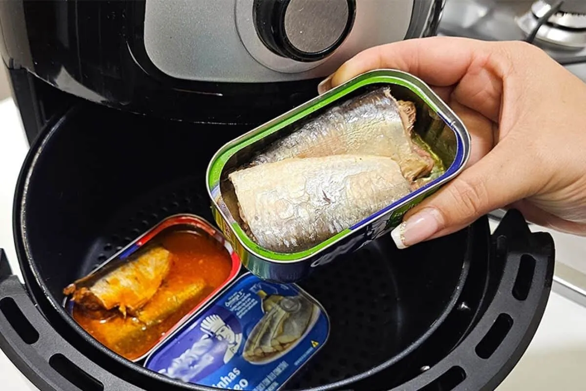 Sardinha na air fryer suculenta: um jeito diferente, prático e sem bagunça de preparar o peixe