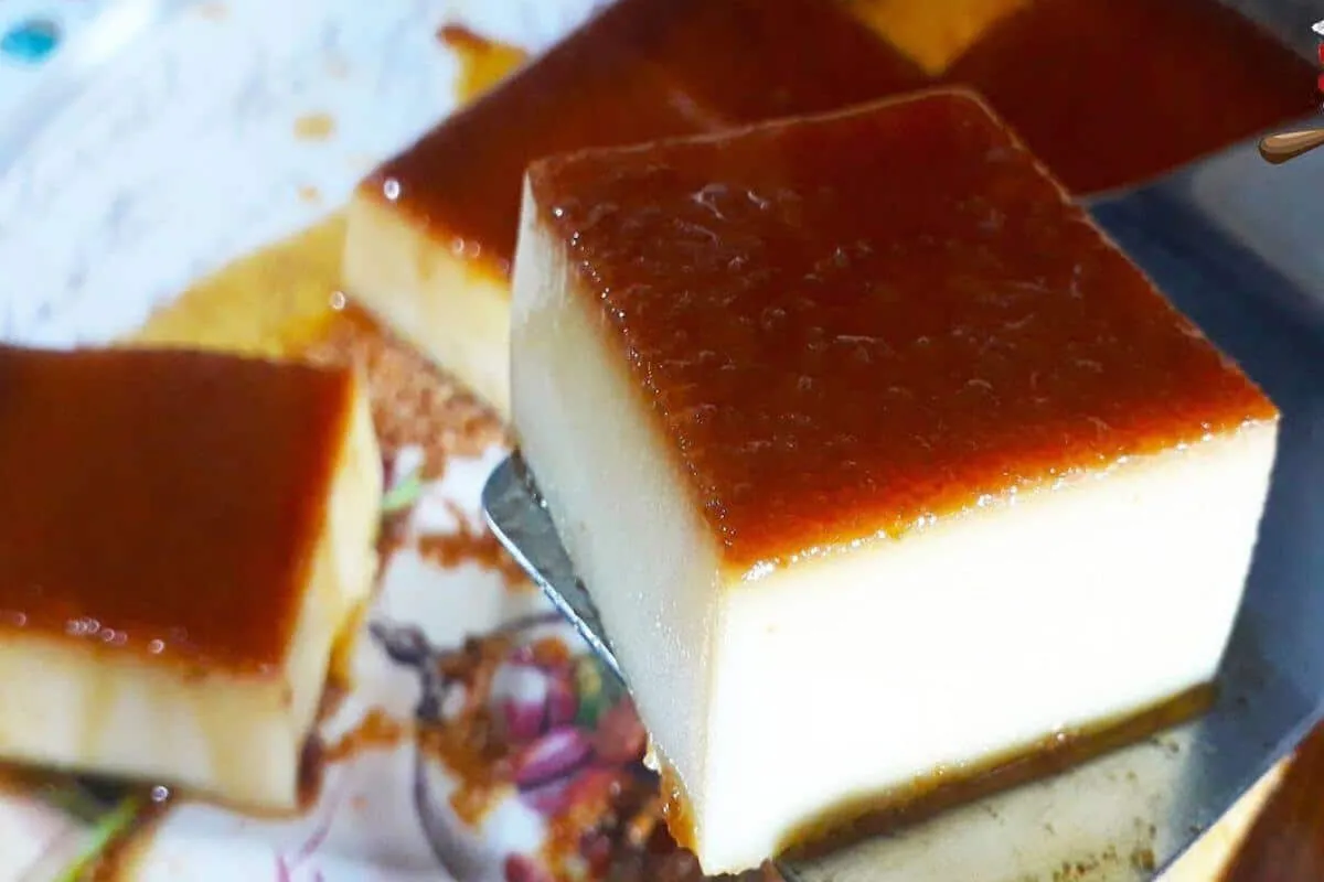 Sempre que sobra pão em casa eu faço esse delicioso pudim de pão
