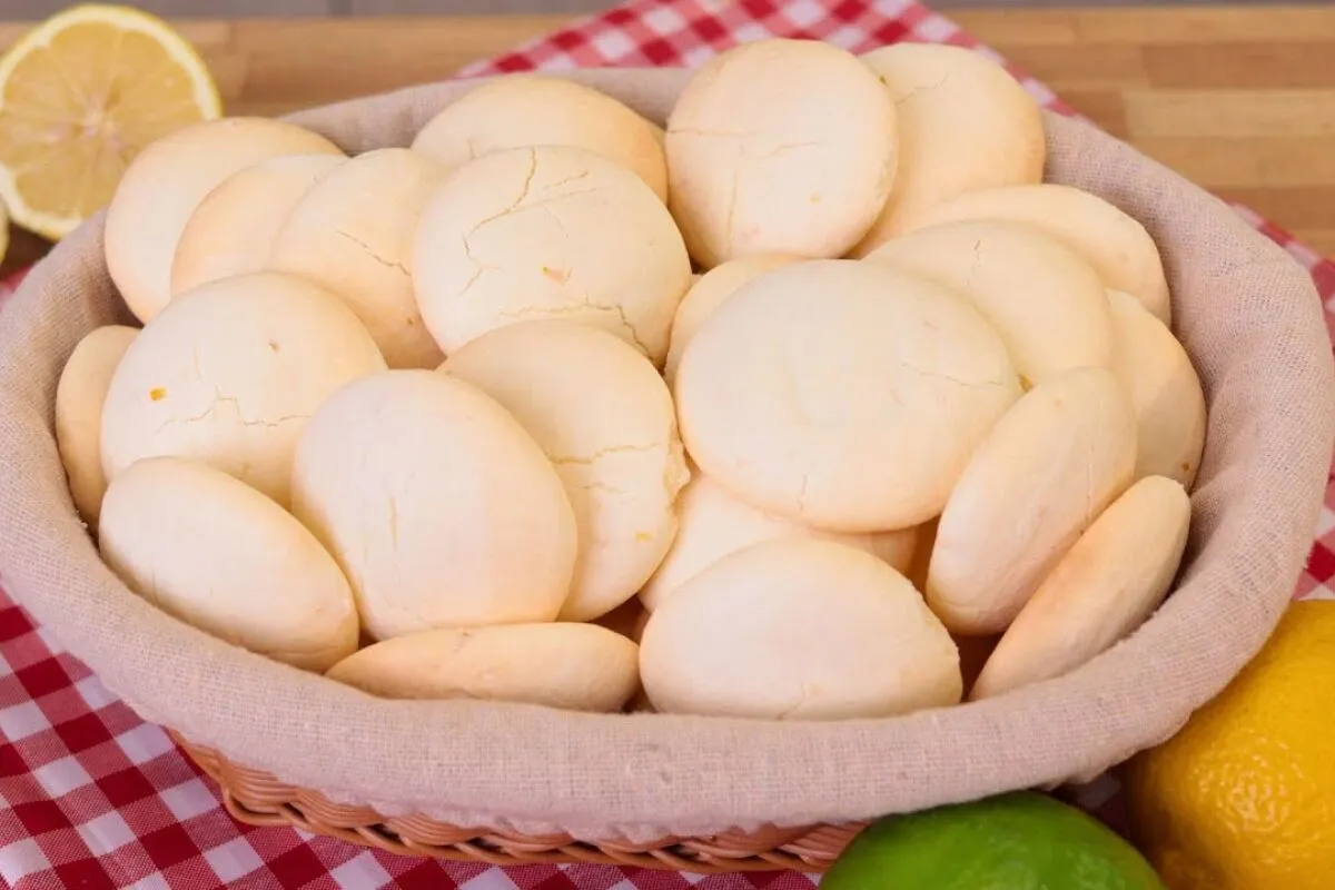 Sequilhos de leite condensado com limão que derretem na boca com apenas 4 ingredientes