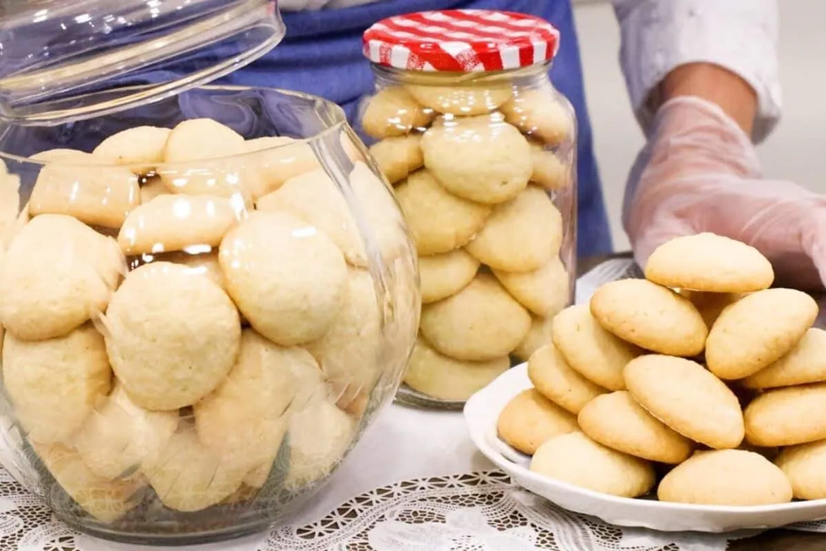 Sequilhos: prepare os famosos biscoitinhos que derretem na boca e são ideais para servir com um  café