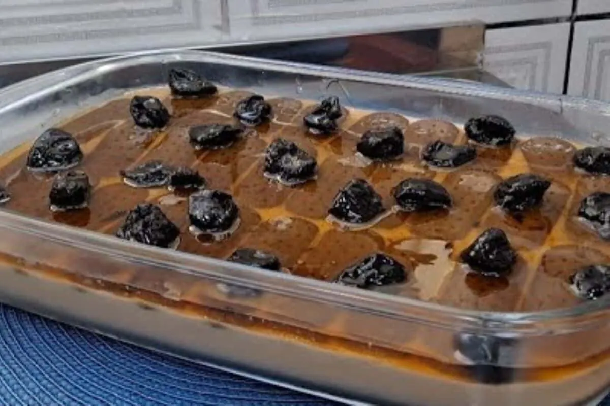 Sobremesa com doce de leite e ameixa: a combinação clássica e deliciosa para o seu fim de semana