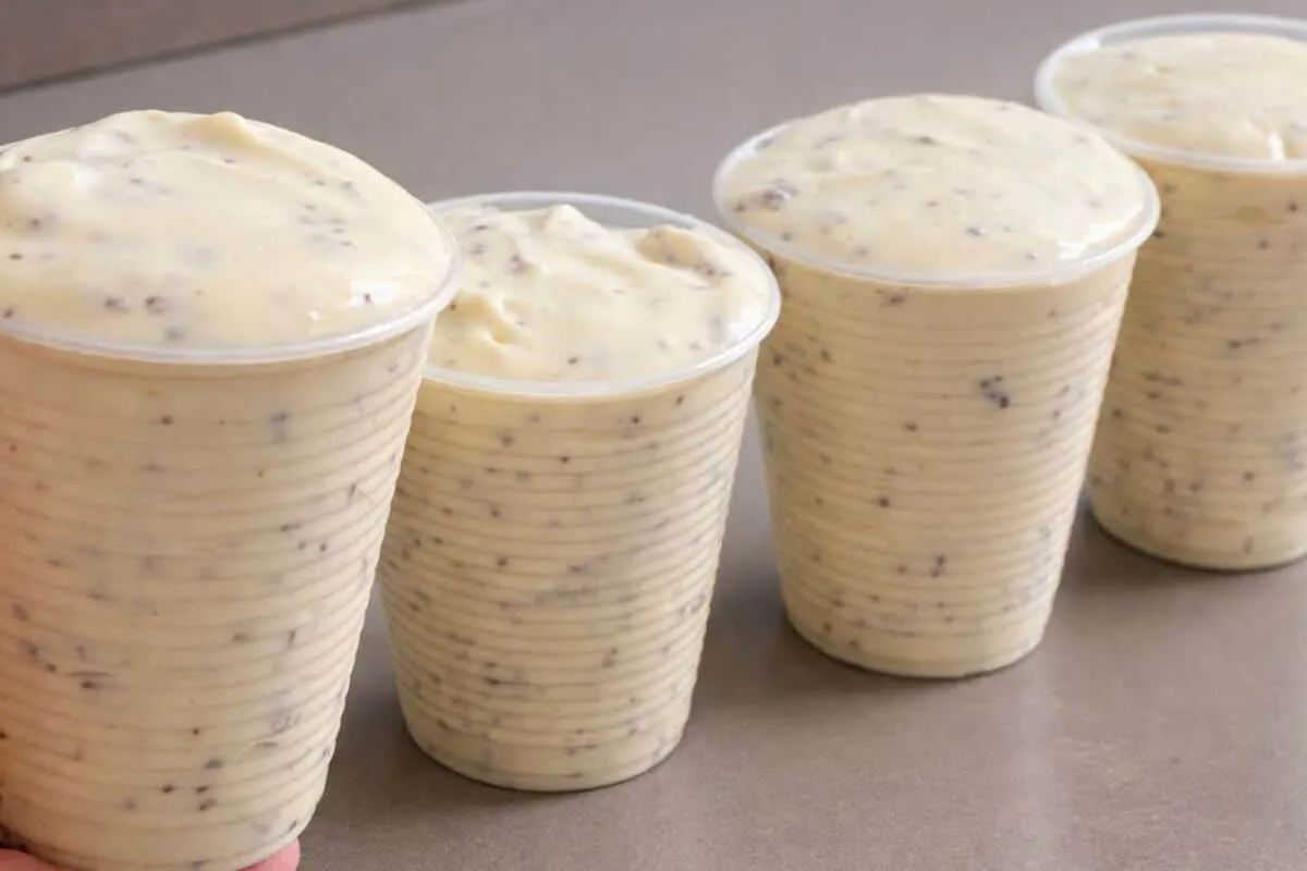 Sobremesa cremosão de limão, um doce delicioso e refrescante feito no liquidificador