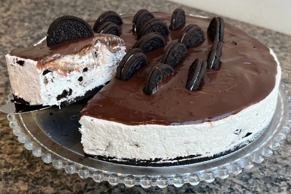 Sobremesa de oreo cremosa, tipo cheesecake, que não precisa ir ao forno e fica irresistível