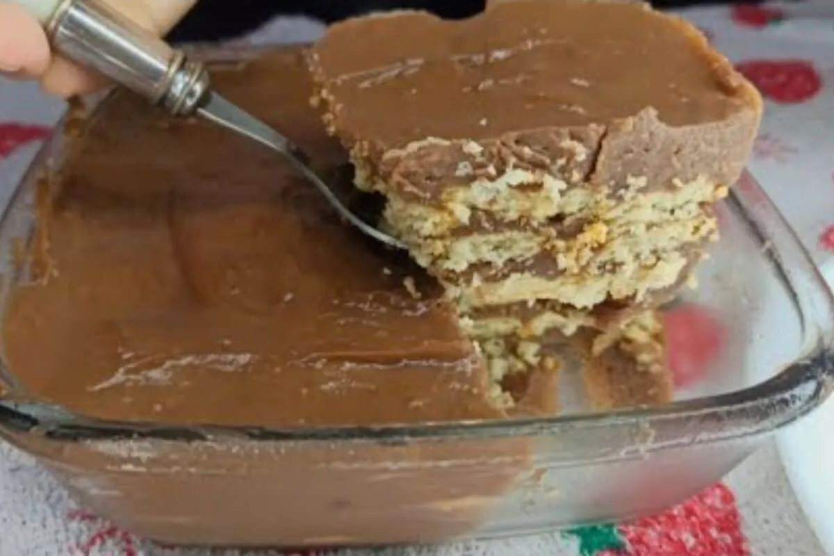 Sobremesa de pobre deliciosa e cremosa feita sem leite condensado e sem creme de leite