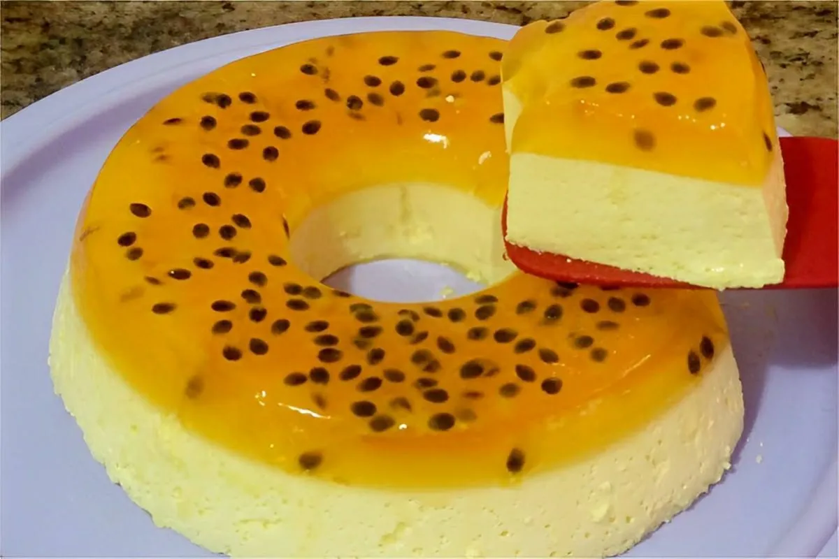 Sobremesa gelada de maracujá para seu Natal que você faz usando poucos ingredientes