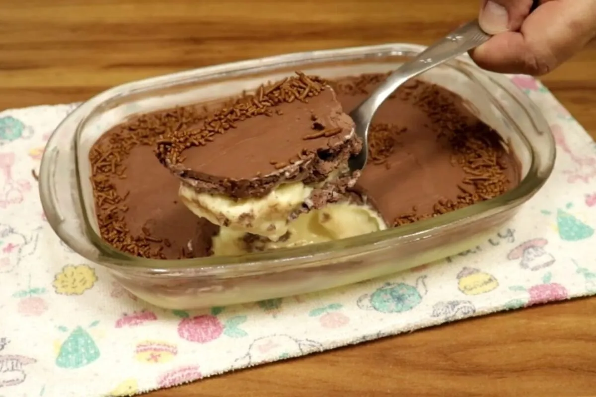 Sobremesa Gelada simples, que fica muito leve e irresistível para você servir nos dias de calor e surpreender todos os seus convidados