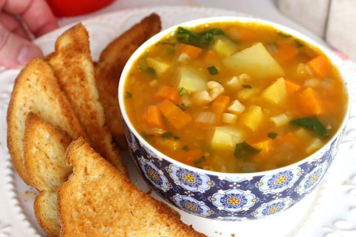 Sopa de legumes italiana: receitinha de vó para você saborear no jantar