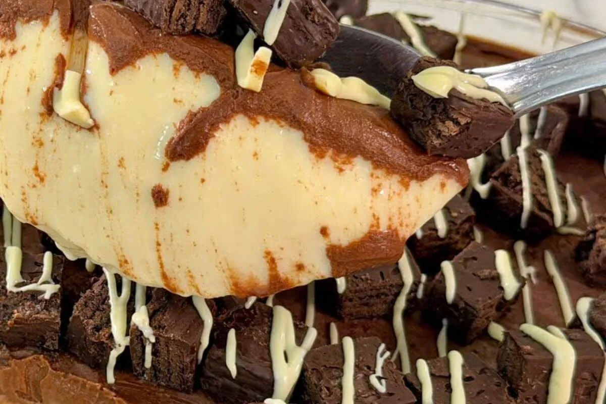 Sorvetão cremoso na travessa, para uma sobremesa rápida, deliciosa e muito refrescante