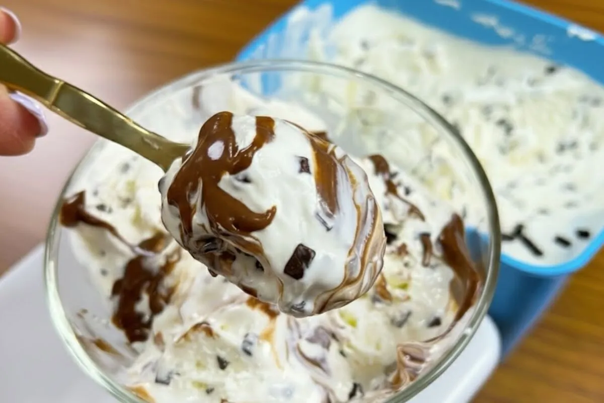 Sorvete caseiro feito com sobra de chantilly para uma sobremesa deliciosa no Ano Novo