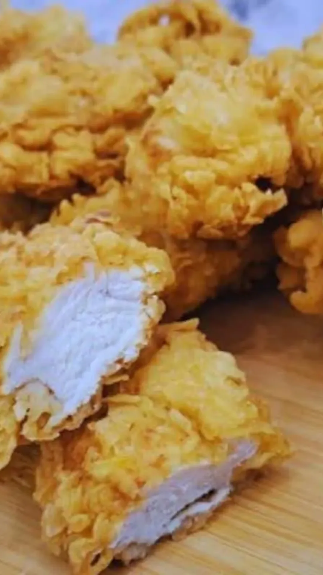 Aprendi a fazer em casa o frango frito do kfc: veja como empanar do jeito certo