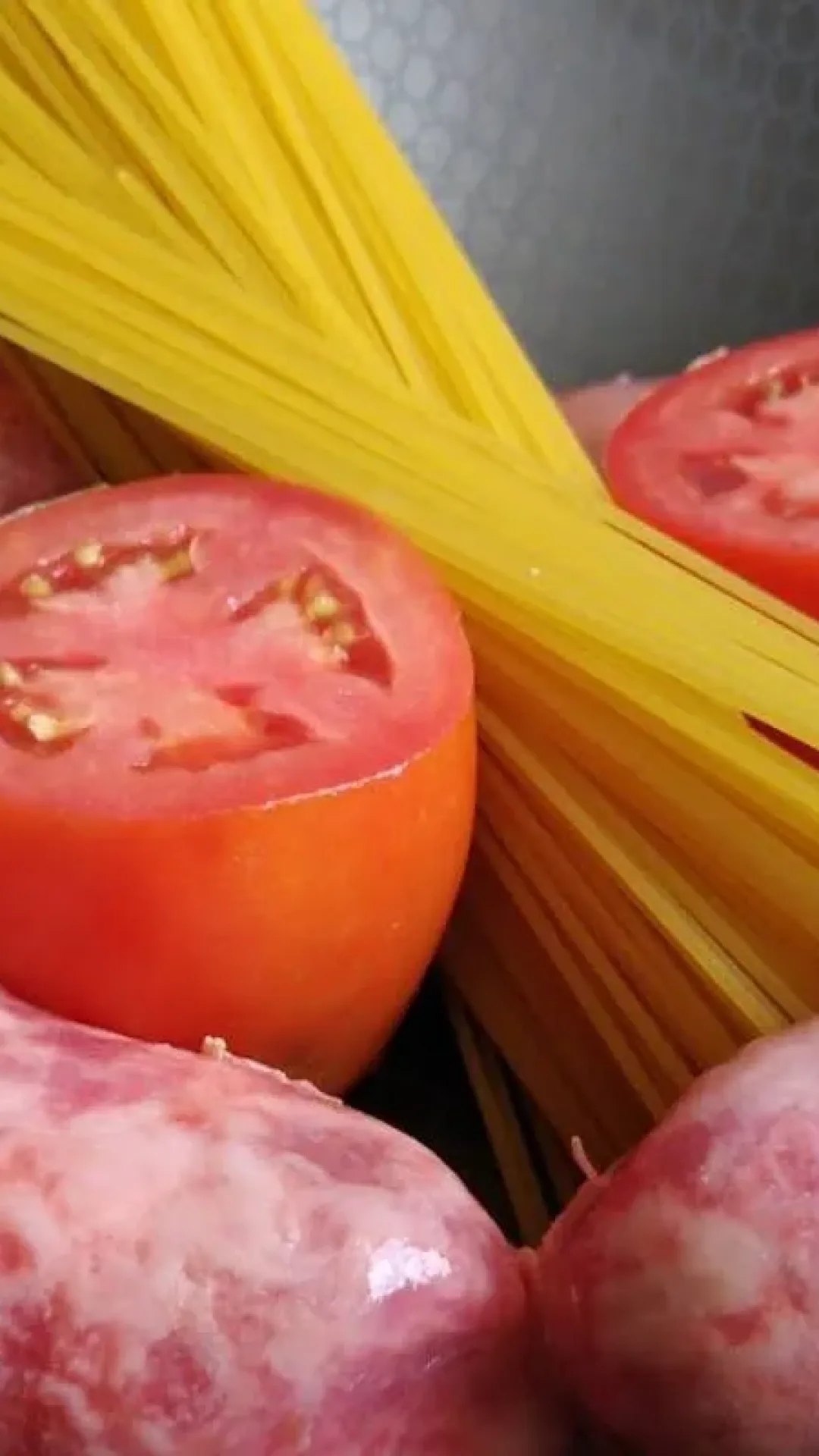 Aprendi a fazer uma macarronada com linguiça fácil e muito saborosa