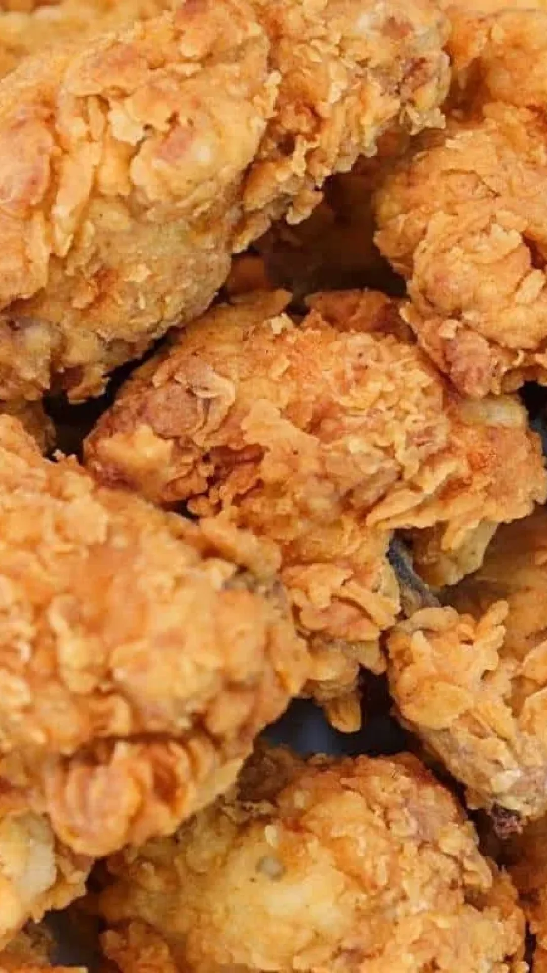Aprendi o segredo para fazer o frango frito do KFC sequinho por fora e suculento por dentro