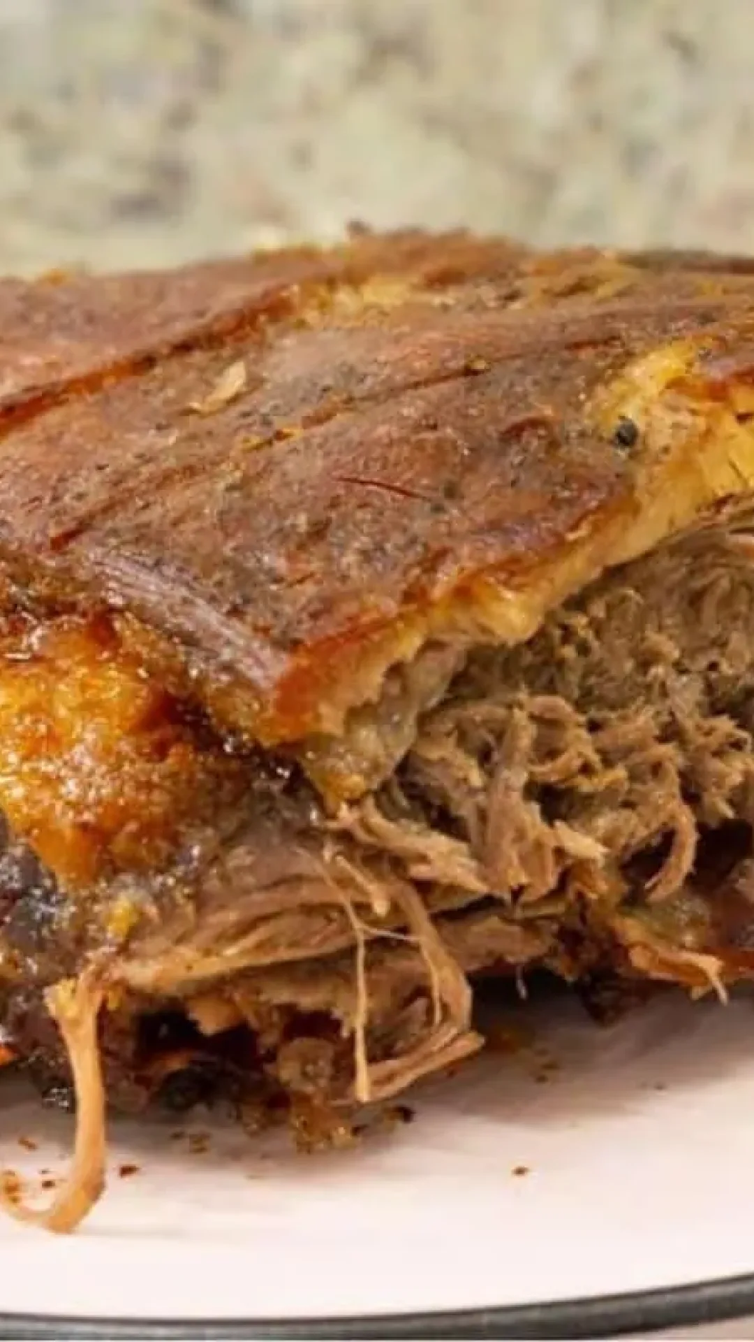 Aprendi uma receita de costela assada no forno que desfia e solta do osso