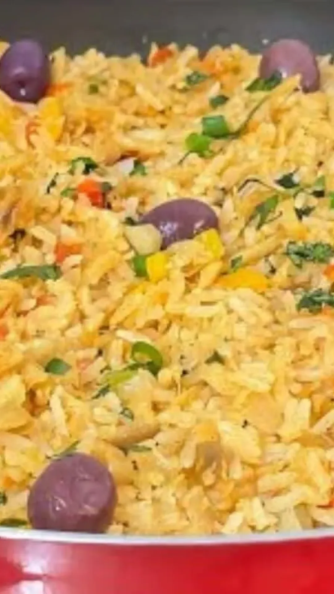 Arroz com bacalhau: o prato completo e delicioso que é ideal para o almoço do domingo de Páscoa.