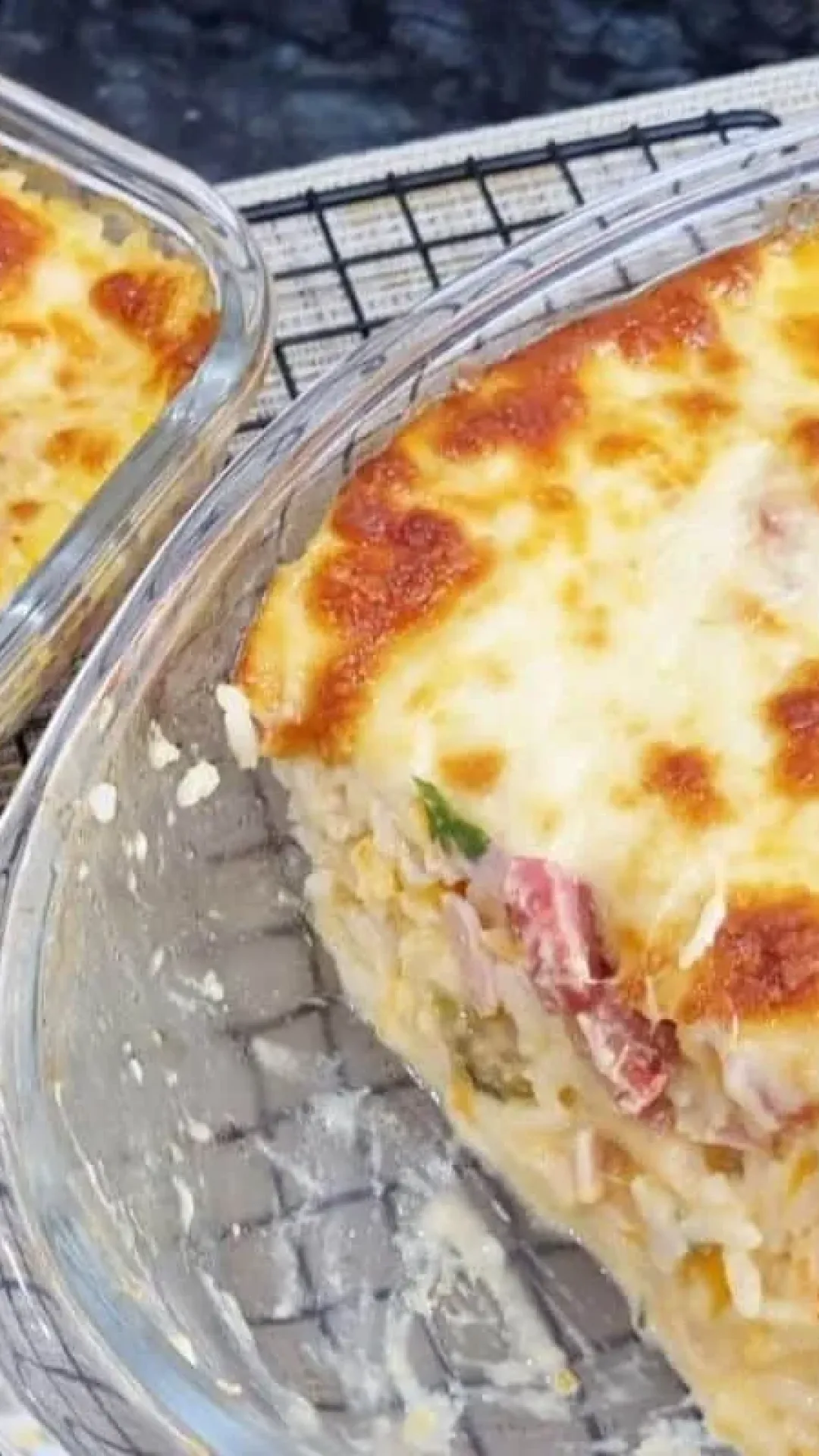 Arroz de forno cremoso, uma solução econômica e muito saborosa para você variar o cardápio
