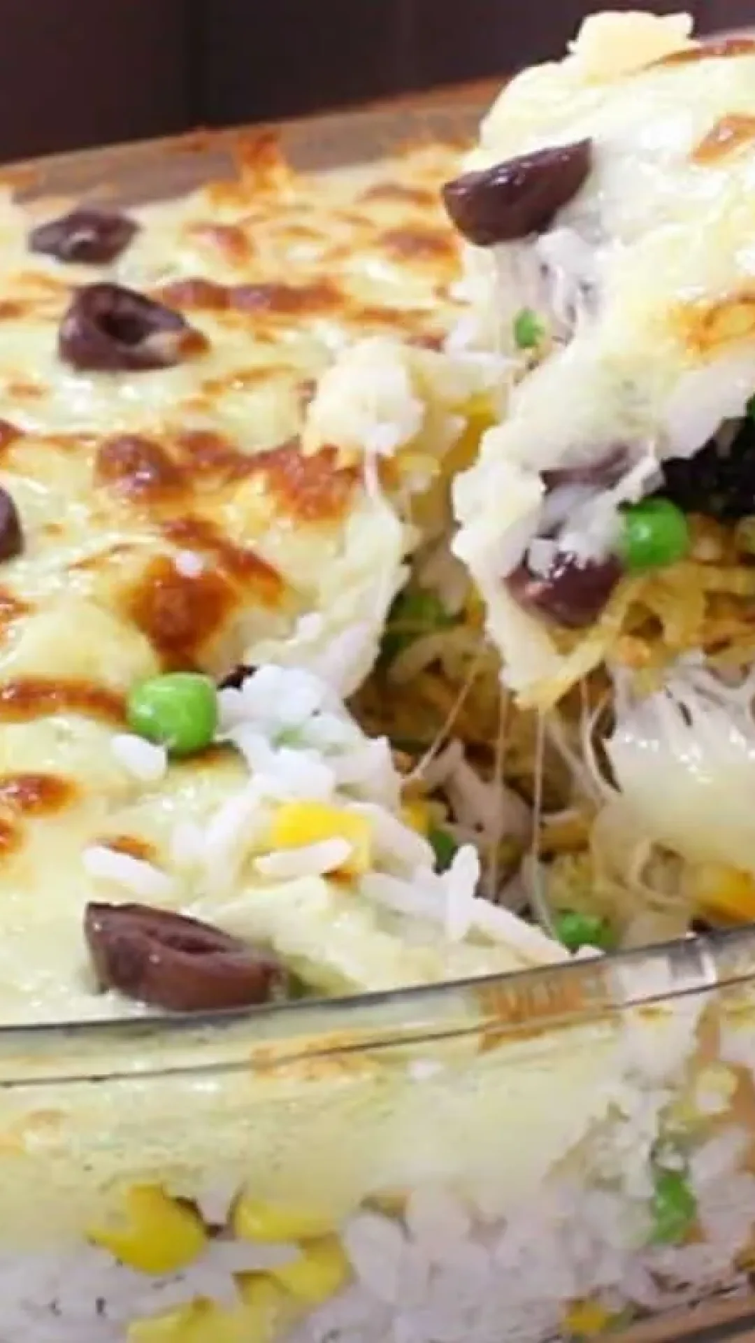Arroz de forno: transforme o seu arroz branco num prato completo e gratinado que fica delicioso