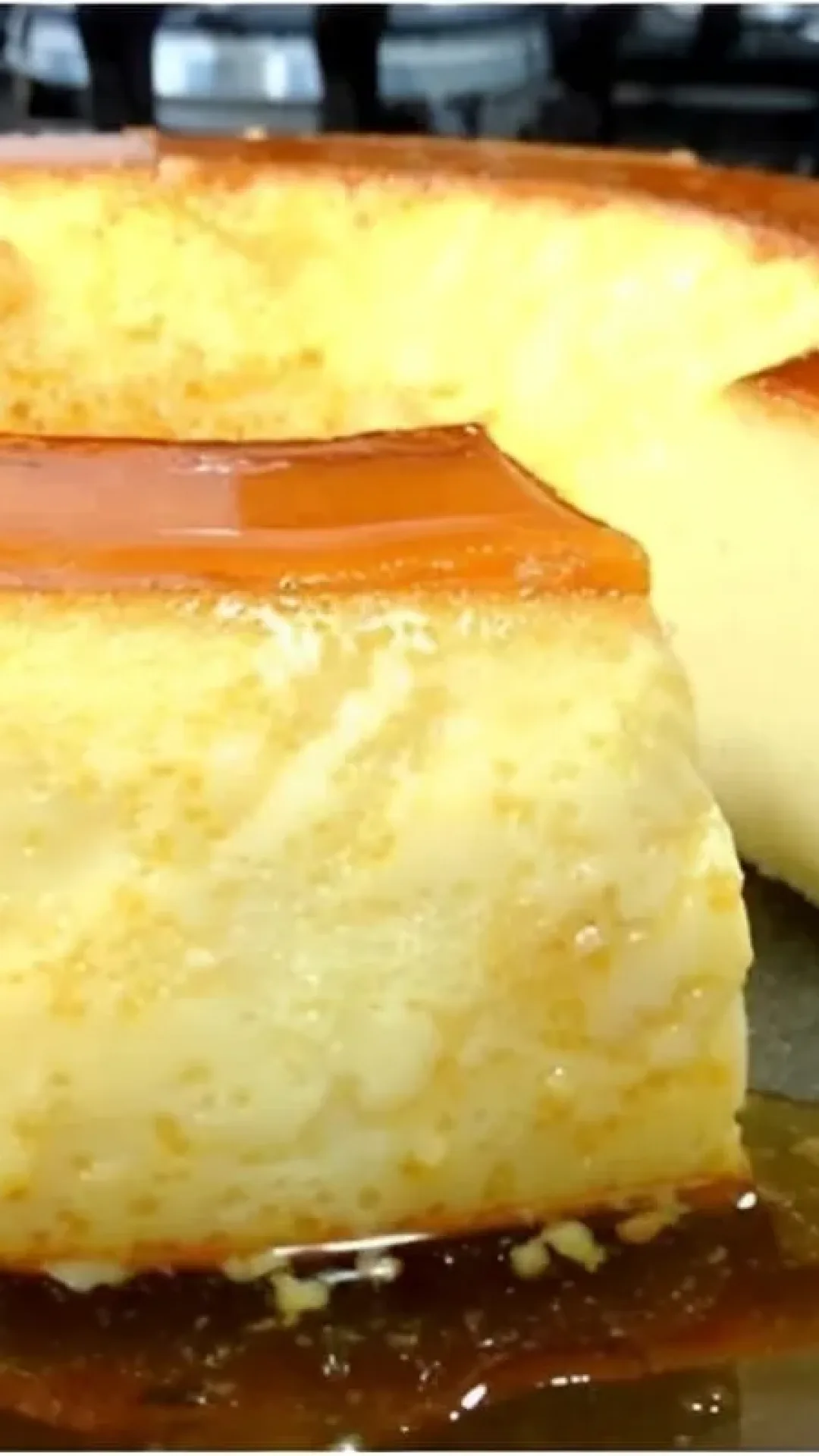 Bata esses 3 ingredientes leve à geladeira e prepare um delicioso pudim sem ovos