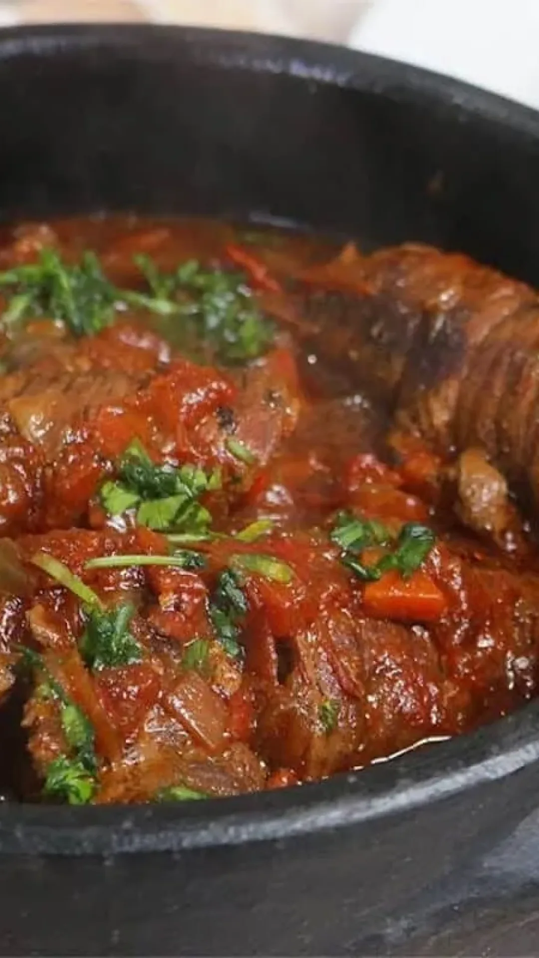 Bife a rolê com molho muito macio e suculento para a hora do seu almoço