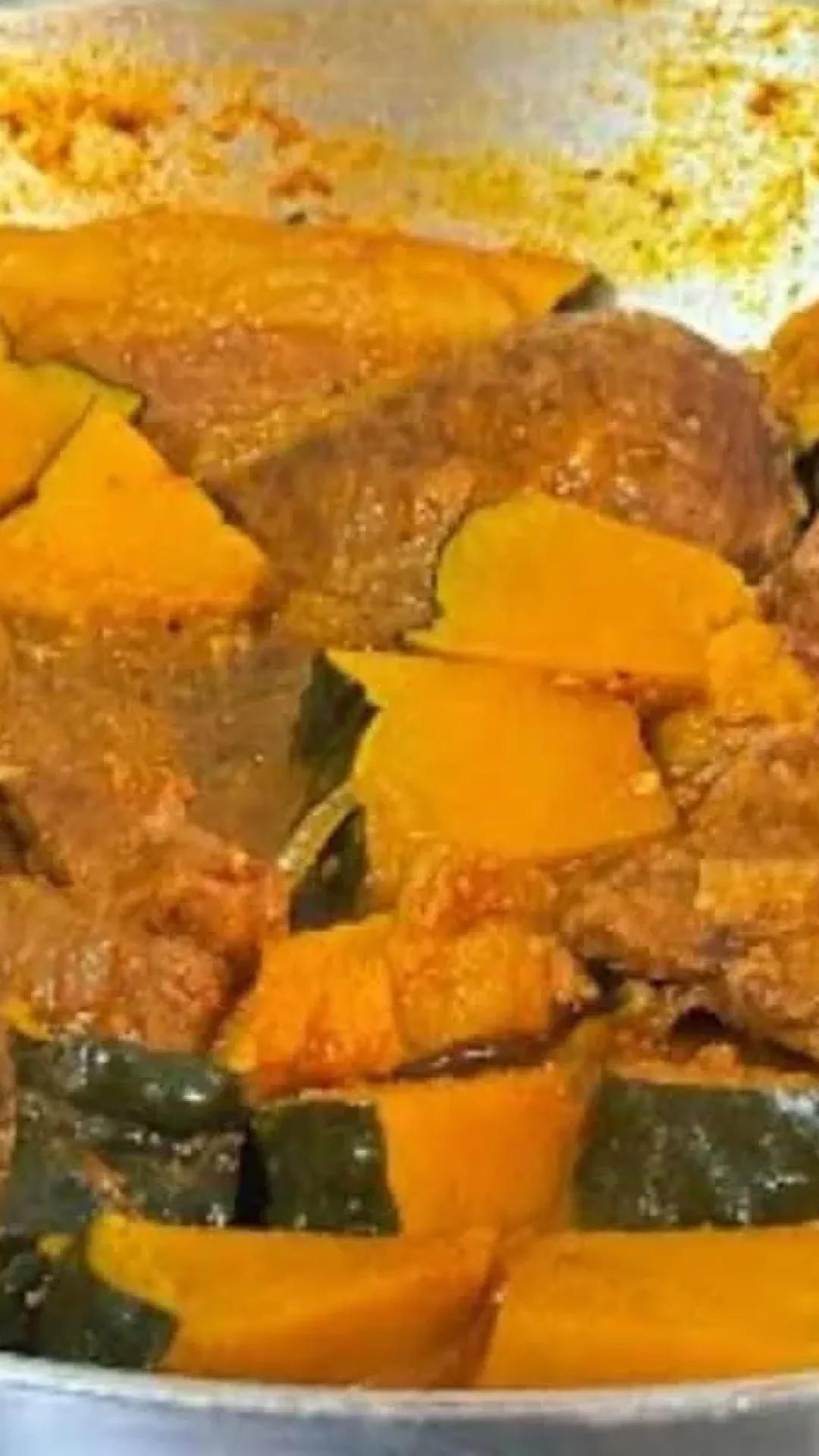Bife de frigideira ao molho com abóbora, bem temperadinho, para variar o cardápio do dia a dia