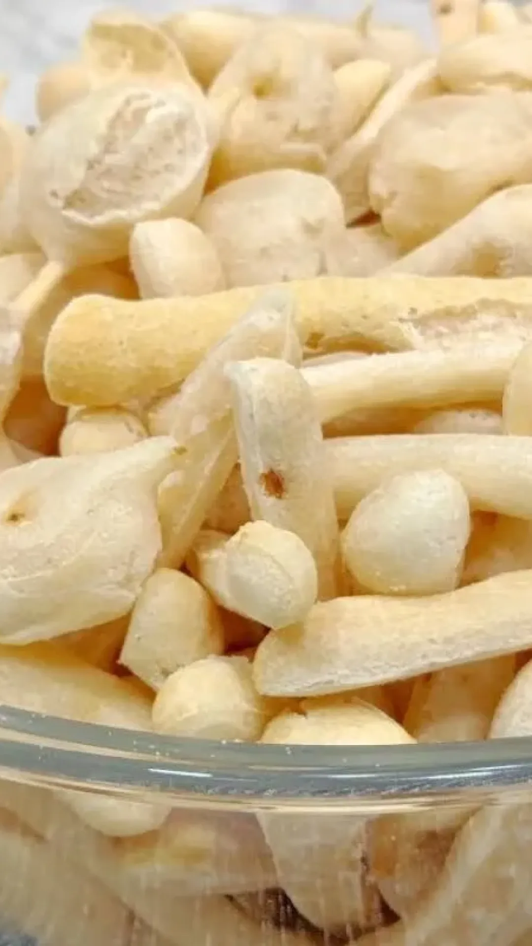 Biscoitinho de cebola feito com polvilho ótimo para inovar na hora do café da manhã