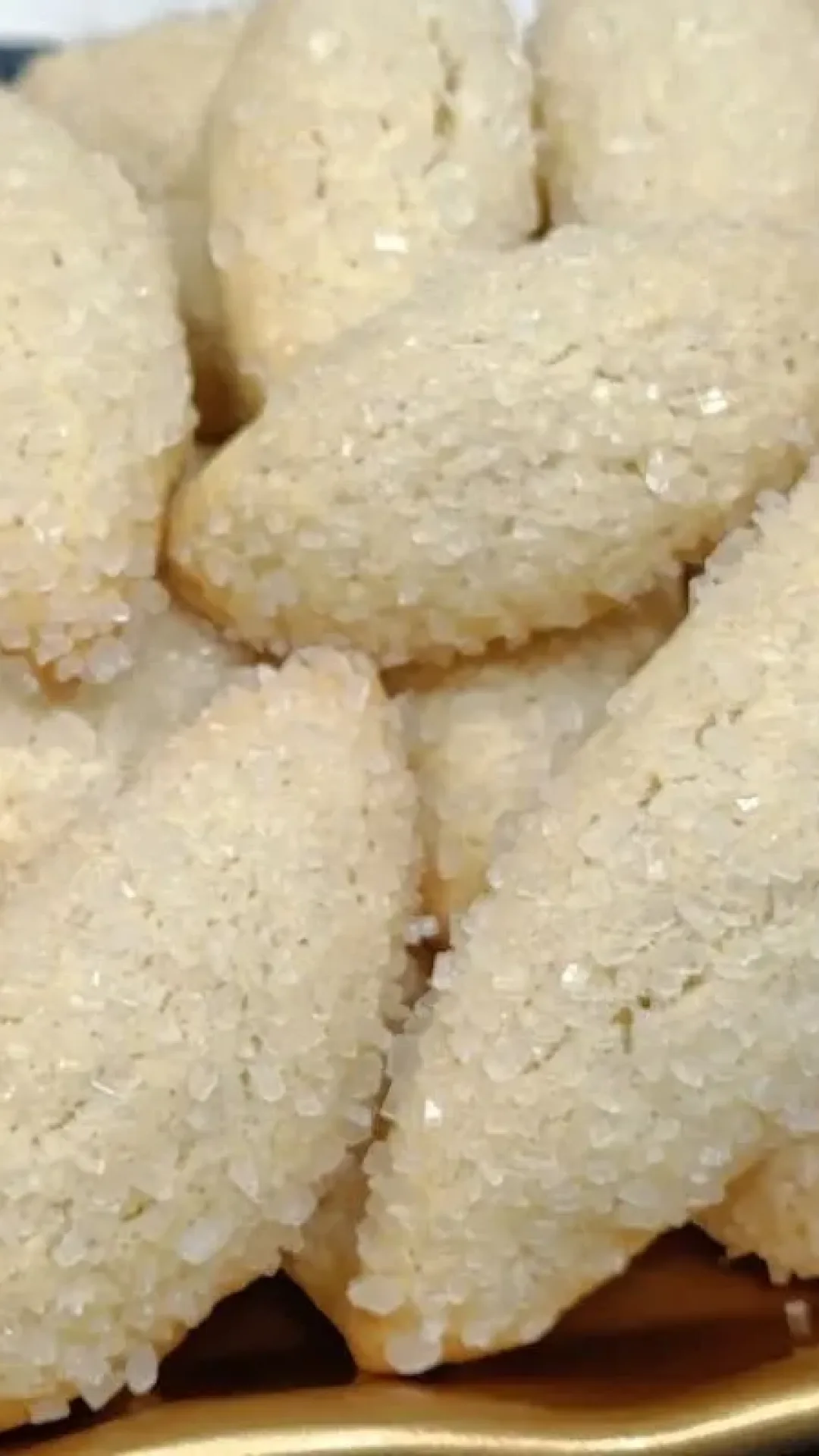 Biscoitinho de coco açucarado crocante: docinho perfeito para acompanhar o café