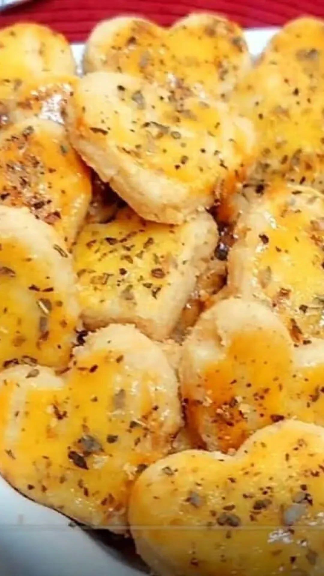 Biscoito amanteigado de parmesão que é viciante e dá vontade de comer o dia todo