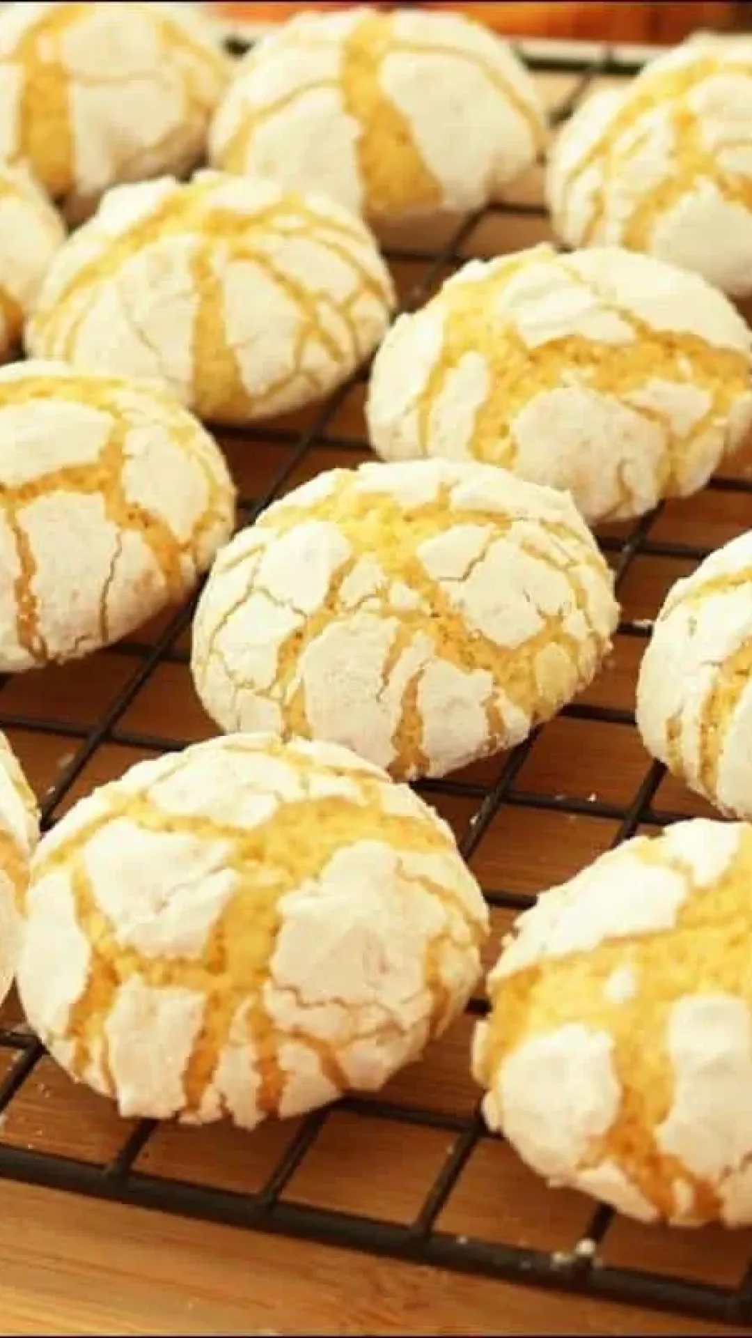 Biscoito craquelado de laranja crocante por fora e macio por dentro