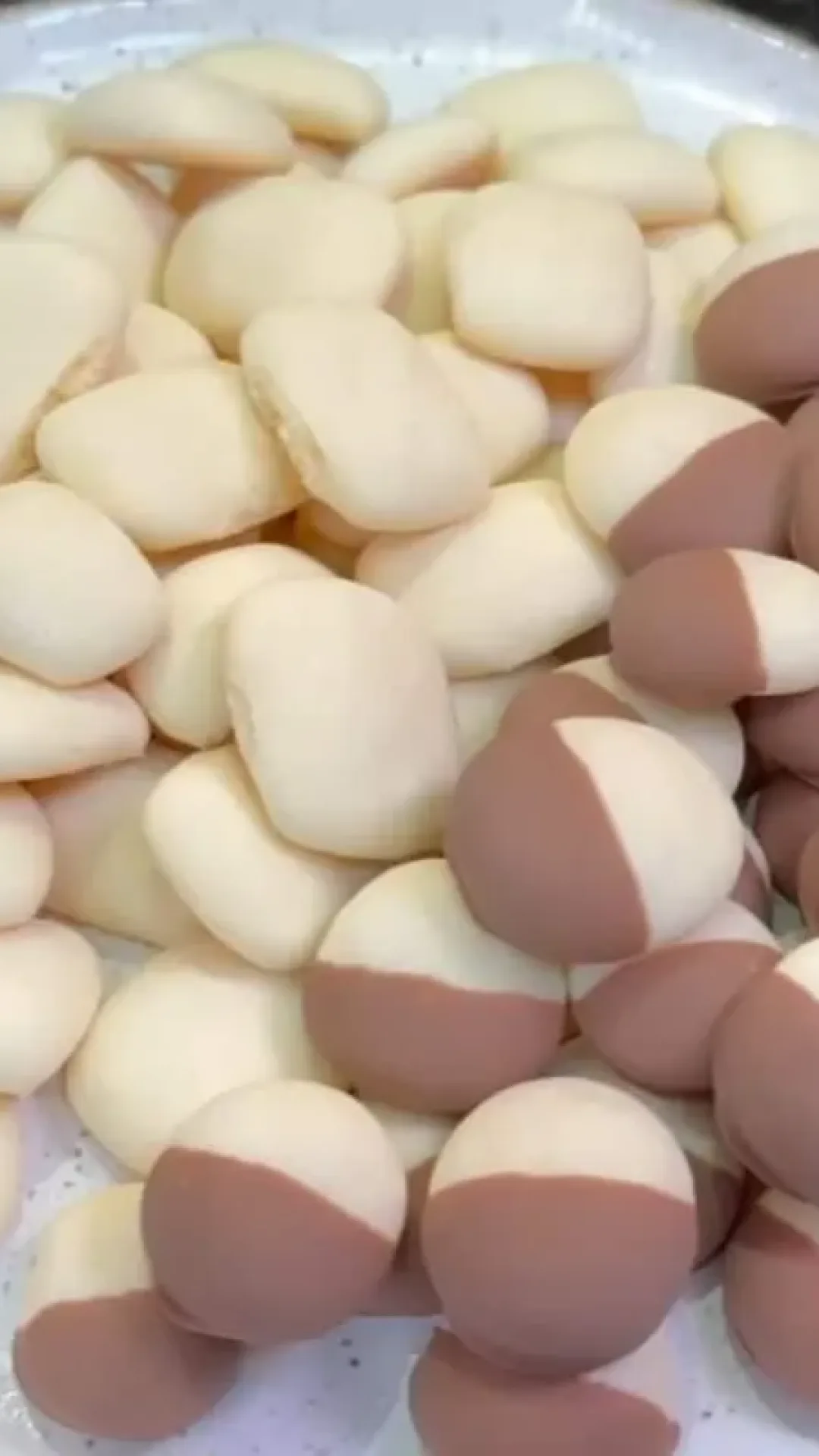 Biscoito de leite ninho que derrete na boca feito com poucos ingredientes e muito simples