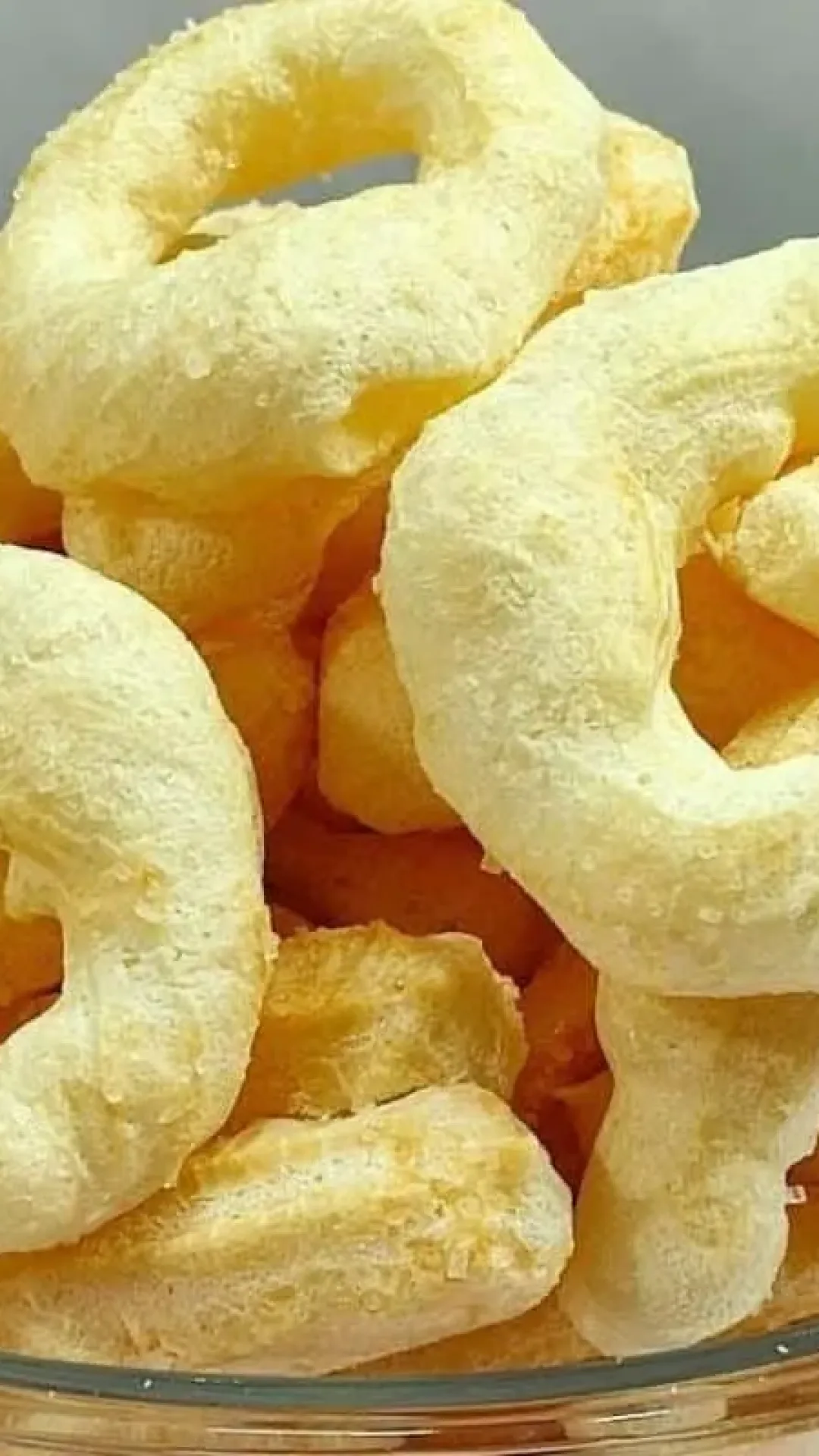 Biscoito de polvilho assado da vovó fica delicioso com uma xícara de café quentinho