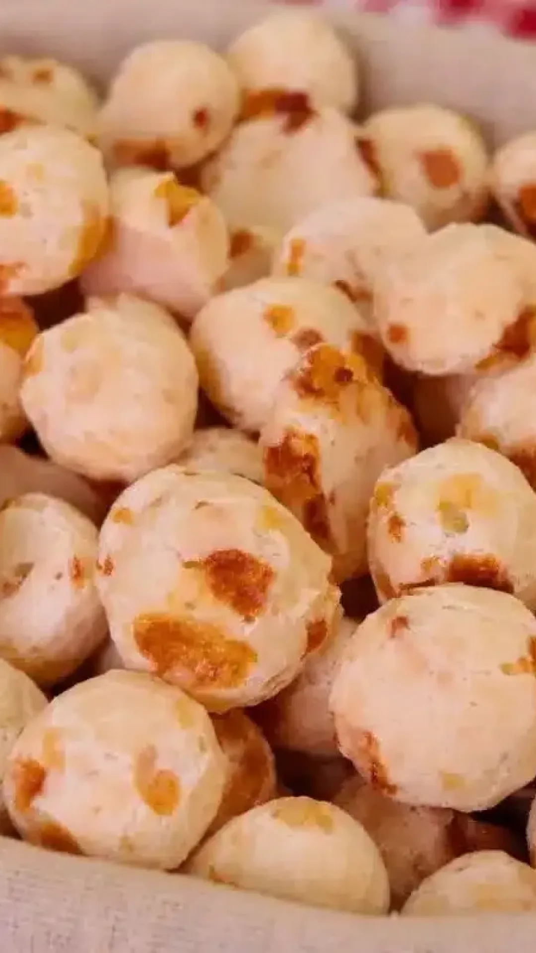 Biscoito de polvilho com queijo que rende bastante perfeito para o café da manhã