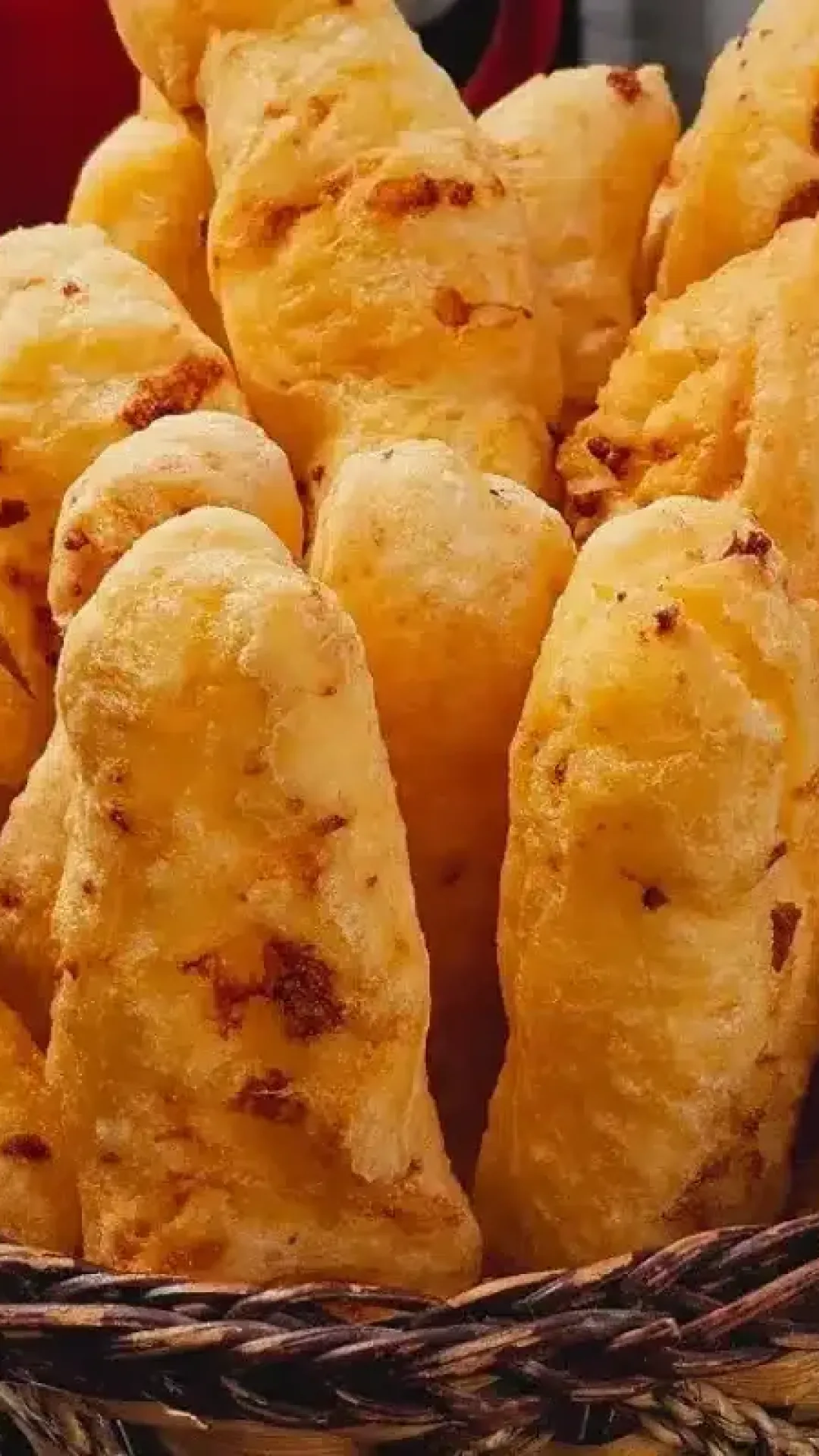 Biscoito de polvilho frito: veja qual é o segredo para não estourar