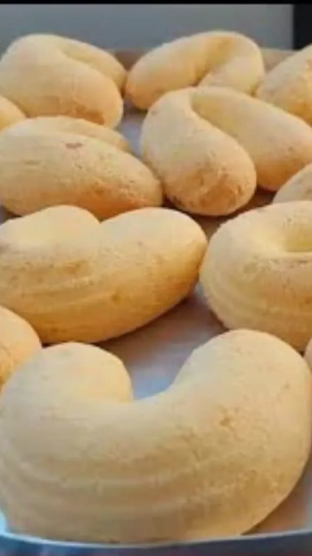 Biscoito de queijo sem escaldar: crocante por fora e não murcha quando sai do forno