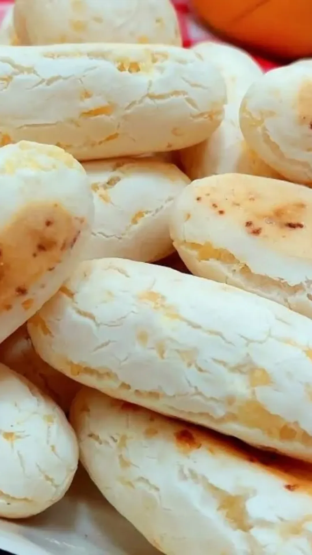 Biscoito fácil de polvilho crocante por fora e macio por dentro e some rapidinho da mesa