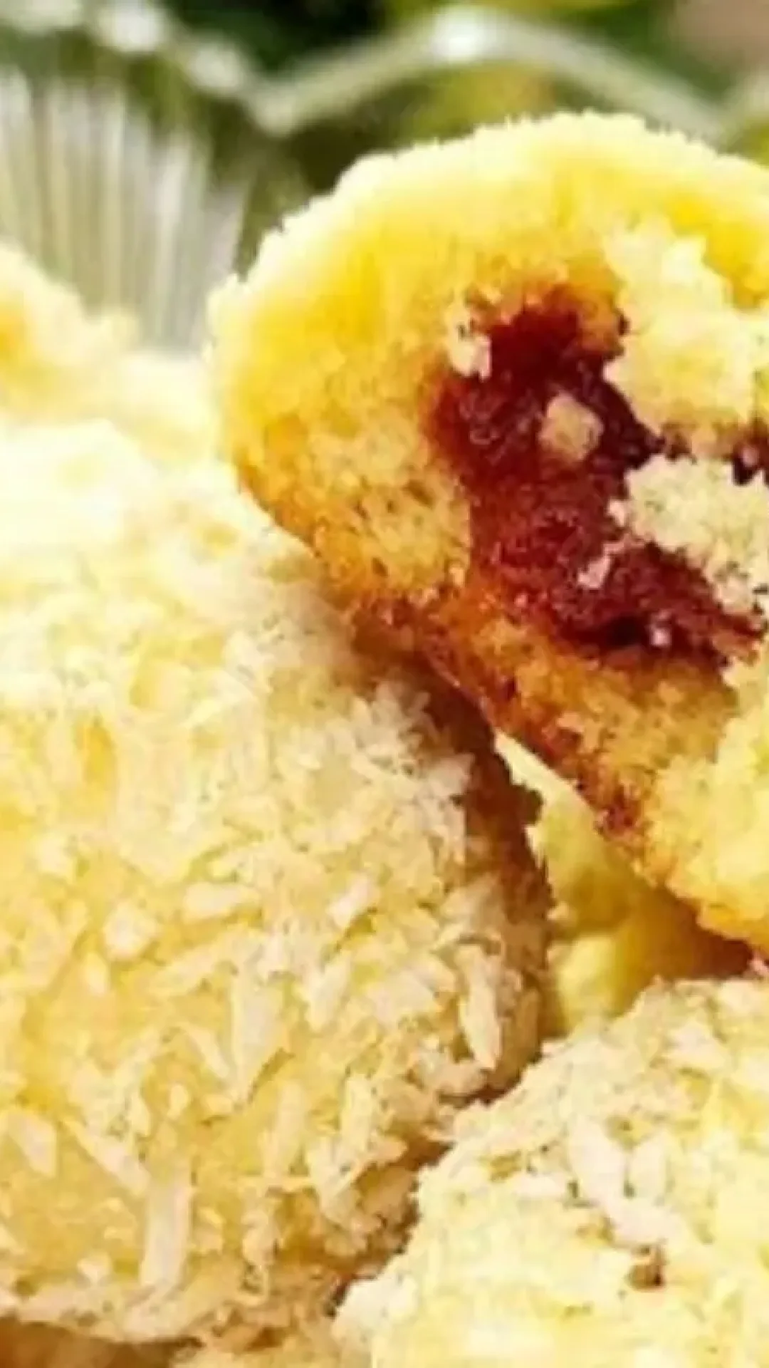 Bolachinha de coco com goiabada: irresistível e desmancha na boca