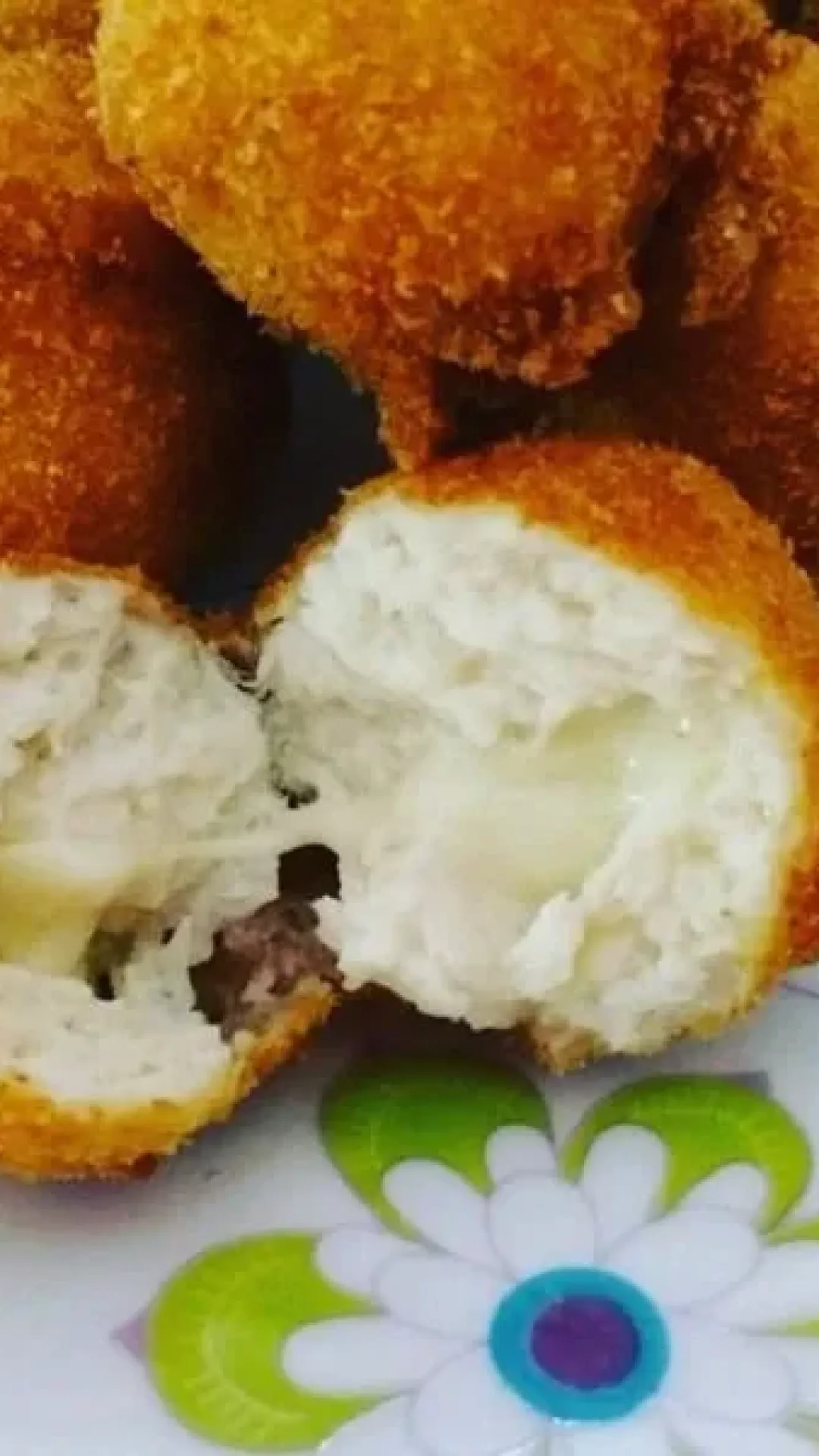 Bolinha de Frango Recheada com Mussarela