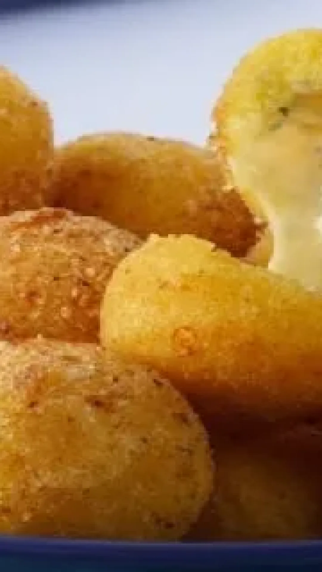 Bolinha de Mandioquinha com Queijo