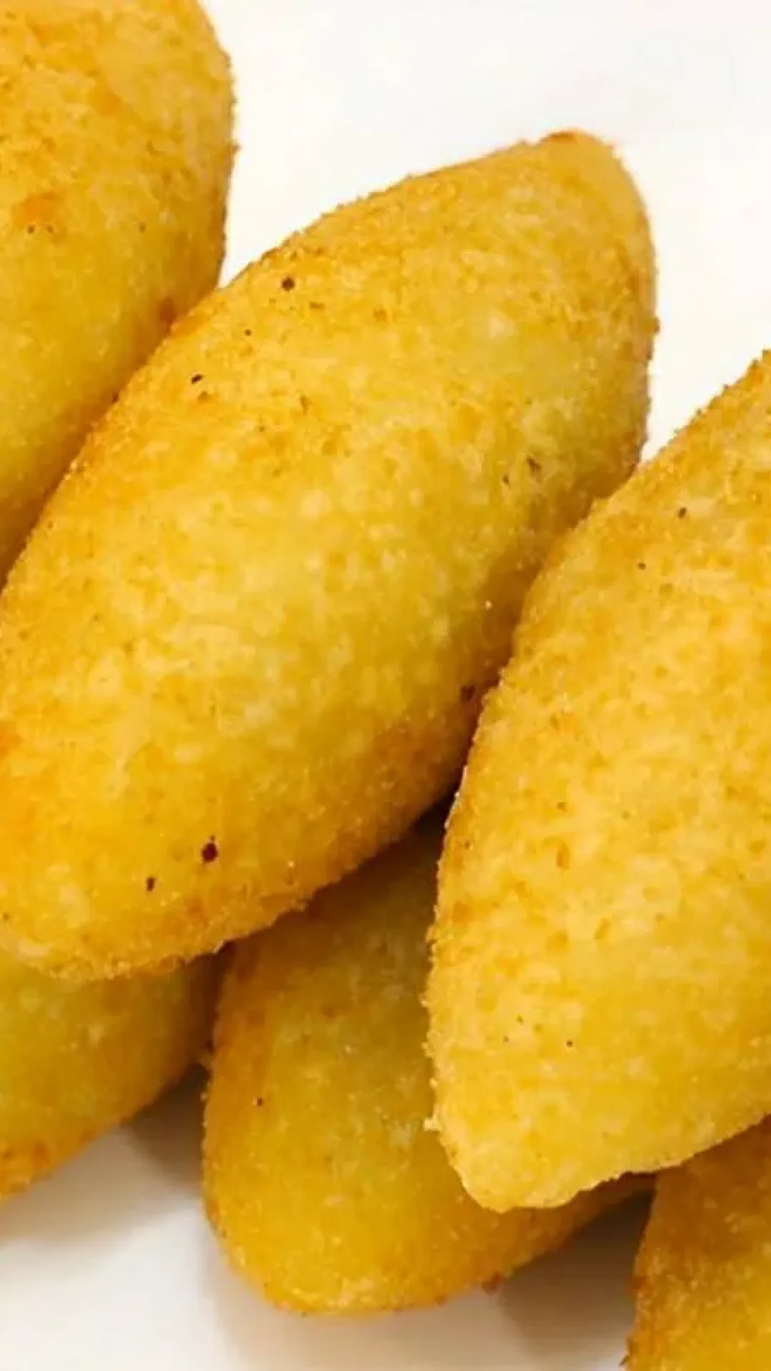 Bolinho de aipim recheado com carne moída um lanche delicioso para qualquer dia da semana