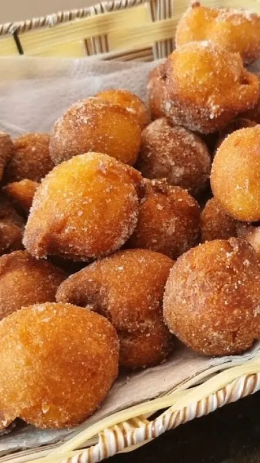 Bolinho de chuva de laranja delicioso e macio que desmancha na boca