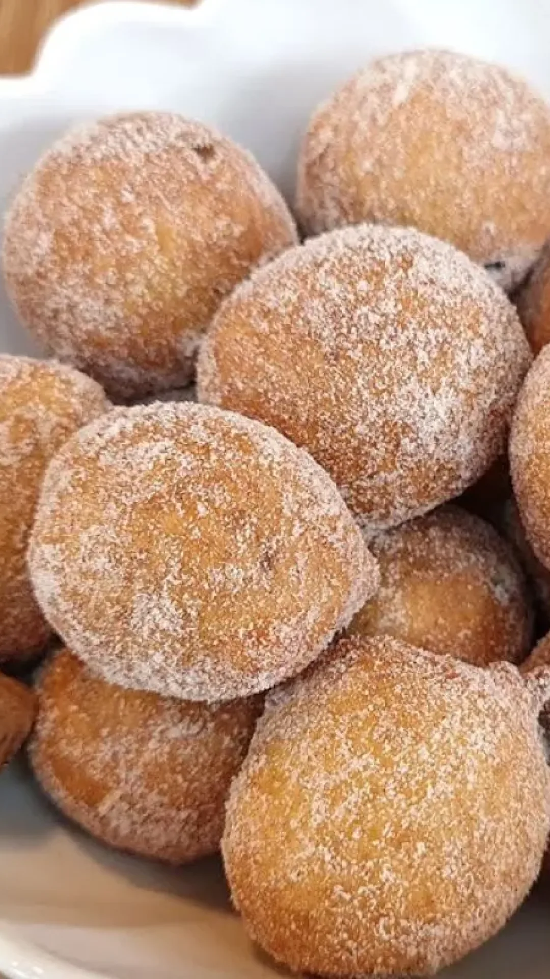 Bolinho de chuva recheado, uma delícia com recheio de brigadeiro que é apaixonante