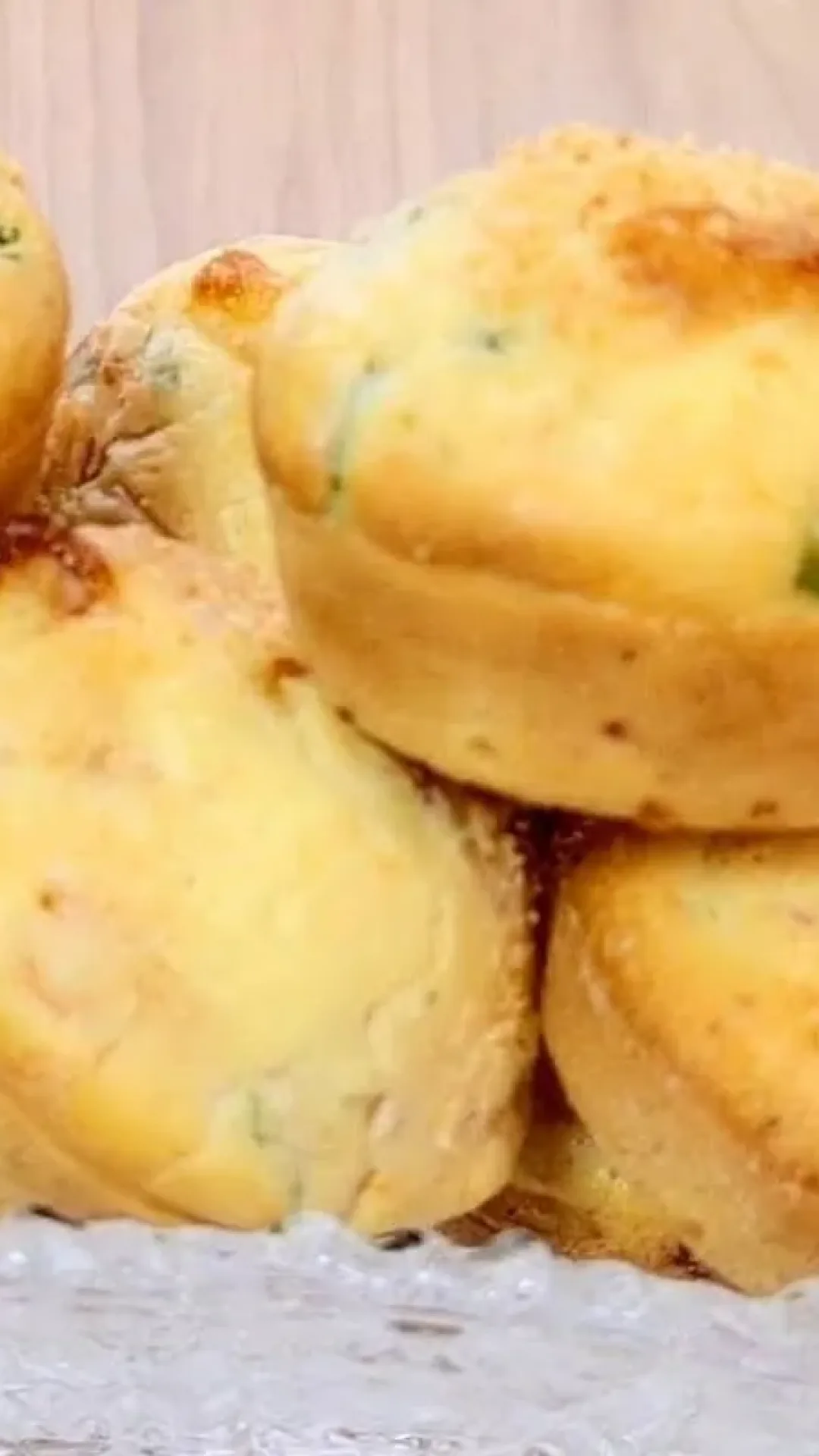 Bolinho salgado leve e gostoso: vai bem no café da manhã ou da tarde
