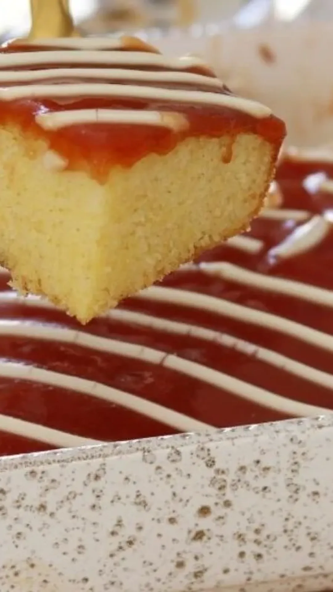 Bolo 5 xícaras simples e fofinho: tudo no liquidificador e com sabor de infância