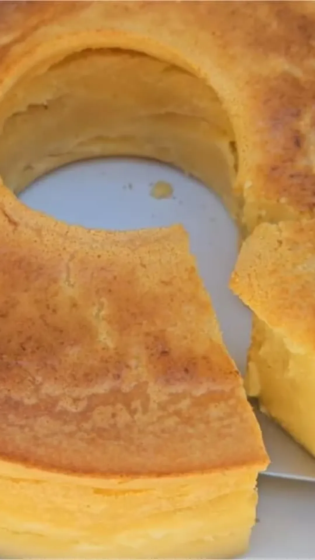 Bolo baeta de milho verde fofinho e suculento para o seu café da manhã de começo de ano