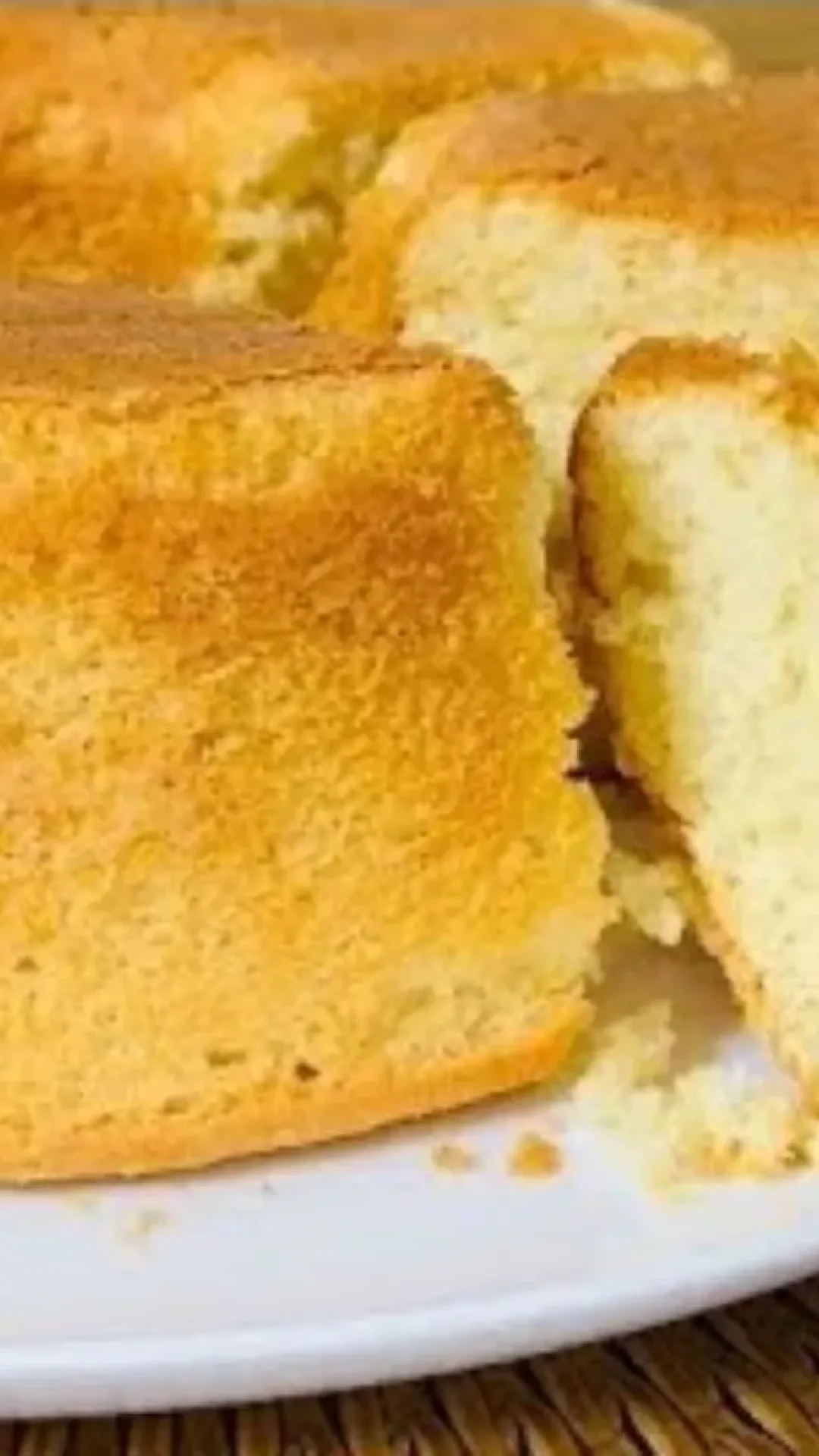 Bolo caseiro de limão: misture limão e creme de leite para fazer essa fofura sem segredo