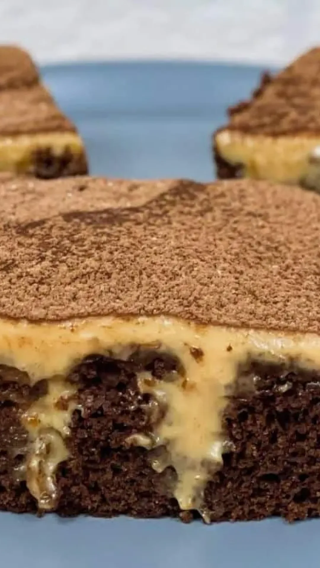 Bolo chococreme super fácil e fofinho com massa feita à mão, sem batedeira