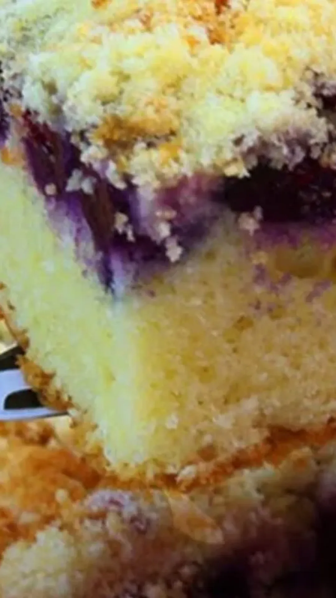 Bolo cuca de uva com farofa crocante por cima, receita prática e com sabor caseiro