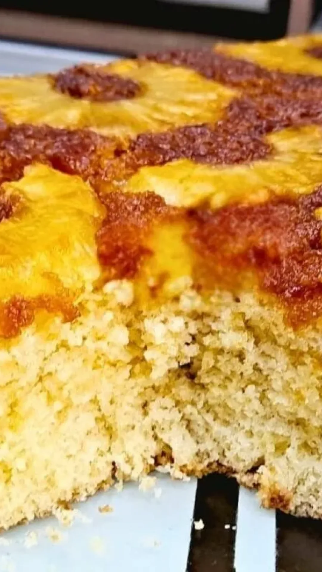 Bolo de abacaxi caramelizado: o bolo de abacaxi mais gostoso que você vai fazer na vida
