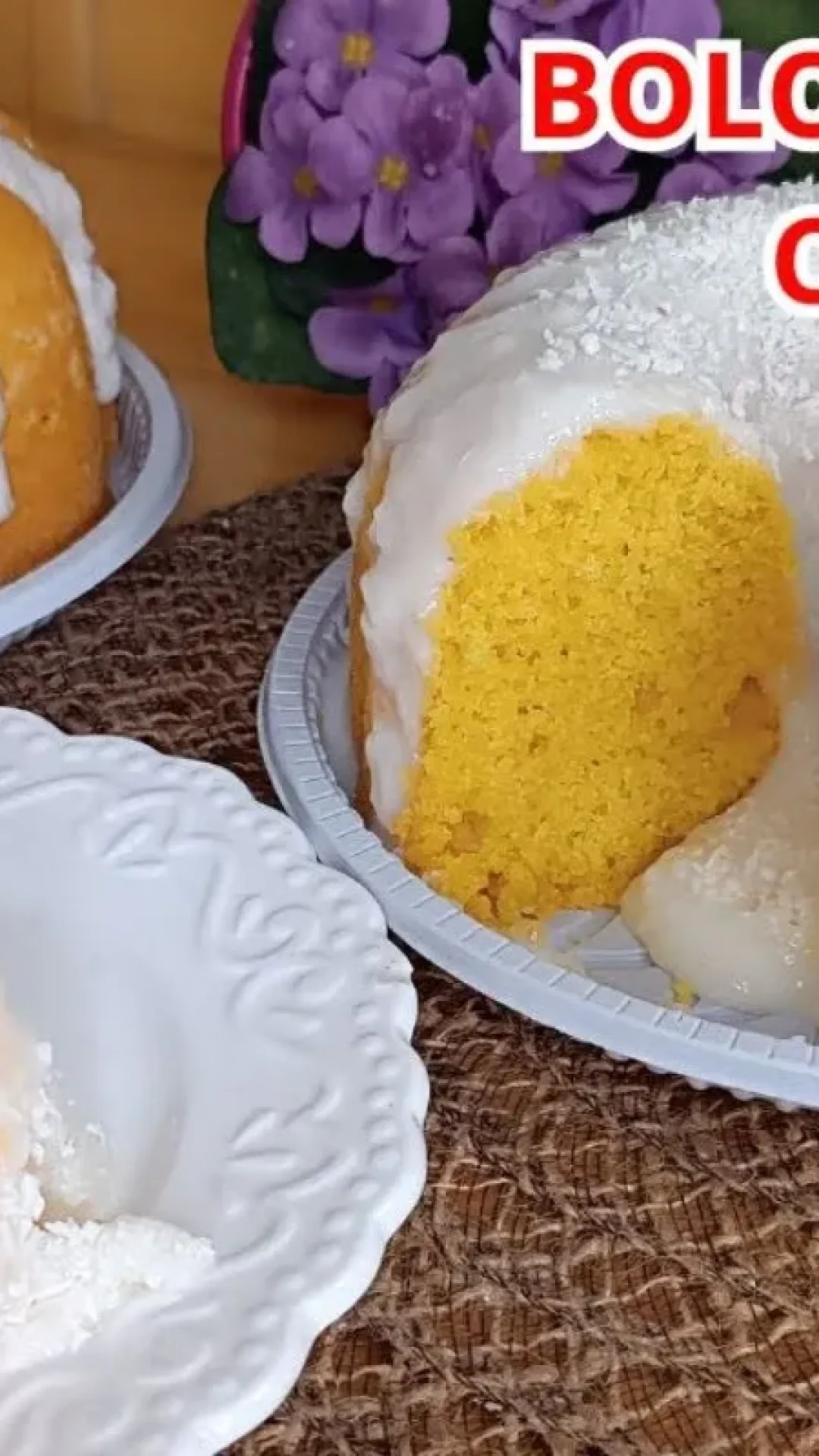 Bolo de abóbora com coco com cobertura que fica simplesmente divino e irresistível