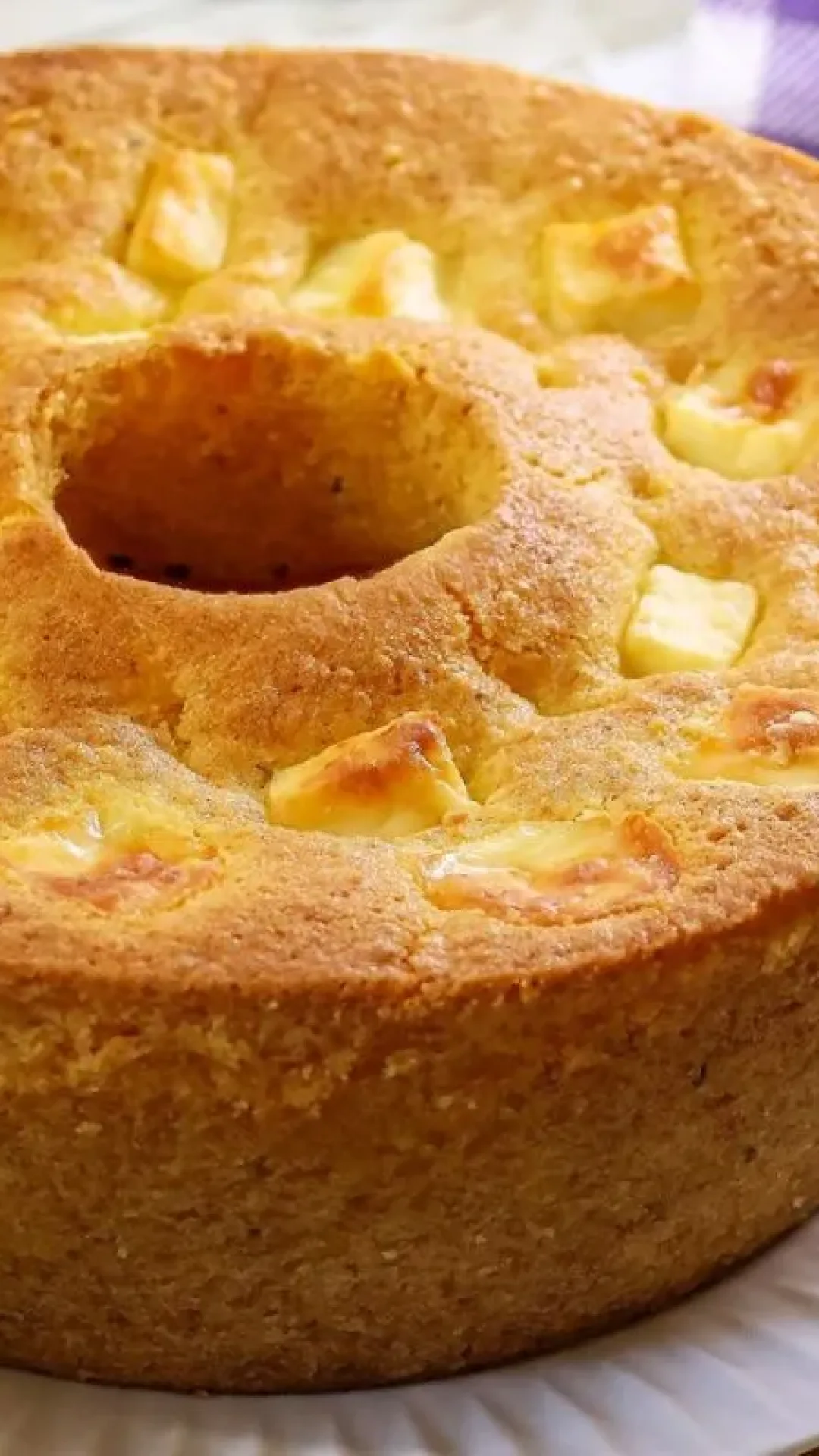 Bolo de angú de fubá que desmancha na boca para o café da manhã de ano novo em família