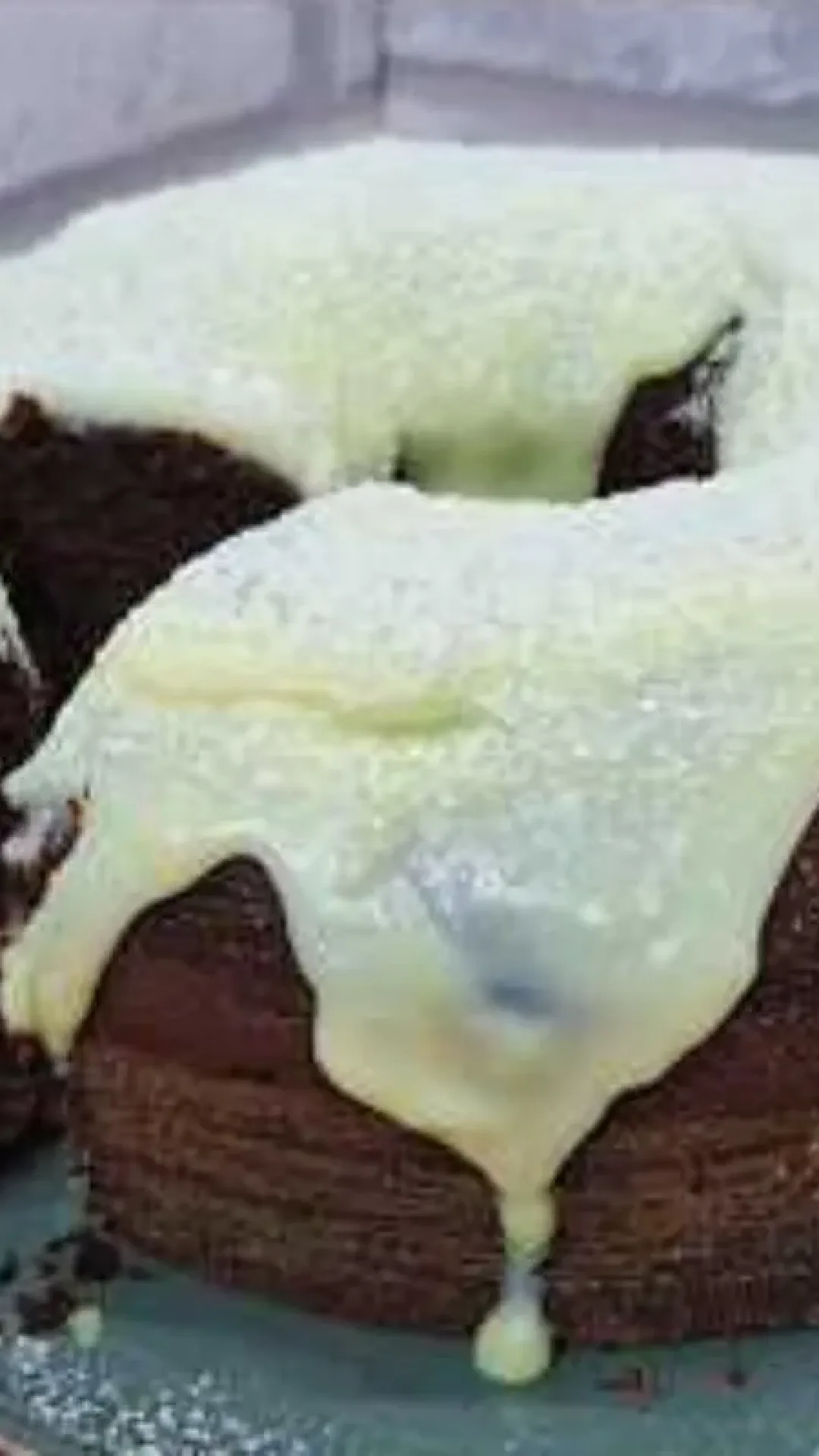Bolo de chocolate com cobertura de Leite Ninho: combinação perfeita para sua Ceia de Natal