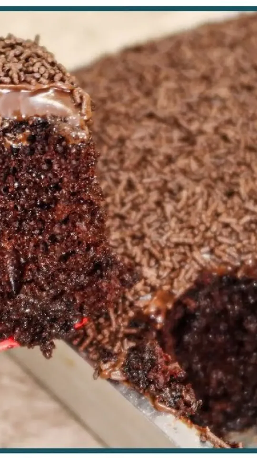 Bolo de chocolate fácil e rápido que fica super fofinho e muito saboroso